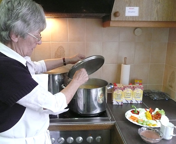 2011-04 Seelze-Kinderteller-Kochen
